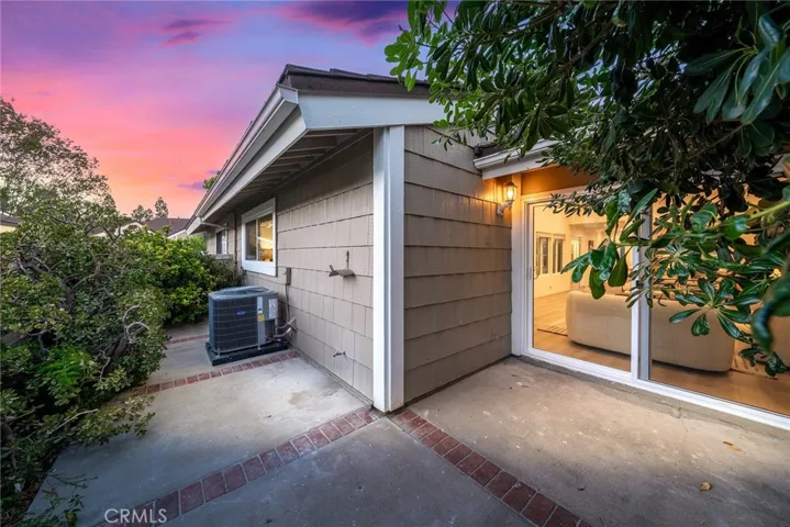 12 Primrose, Irvine, California 92604