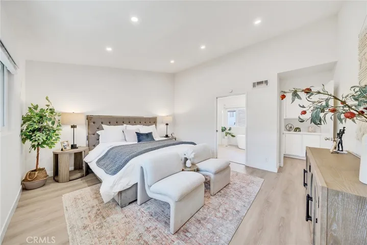 12 Primrose, Irvine, California 92604