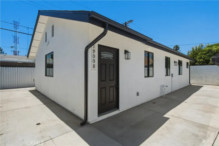 19008 Hartland, Reseda, California 91335