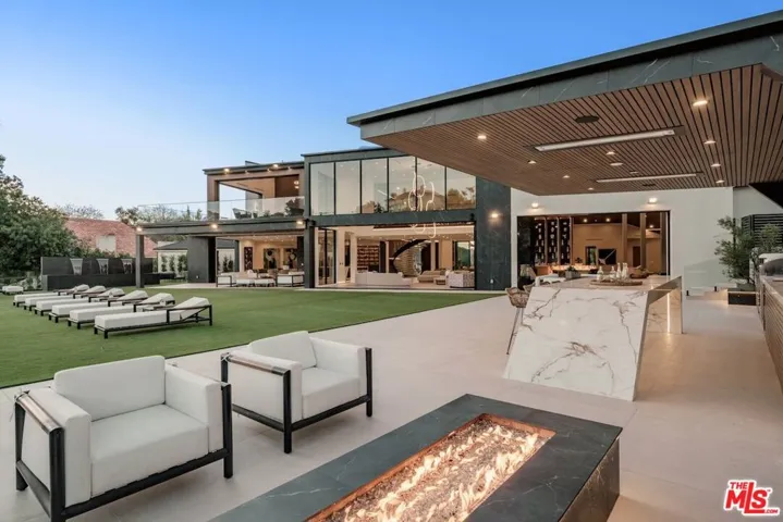 19378 Lemmer Drive, Tarzana, California 91356