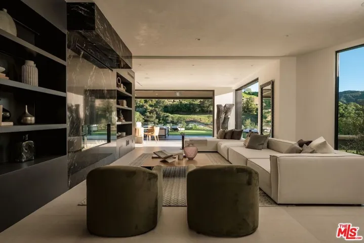 19378 Lemmer Drive, Tarzana, California 91356