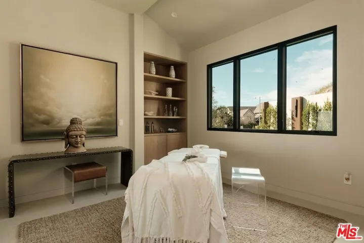 19378 Lemmer Drive, Tarzana, California 91356