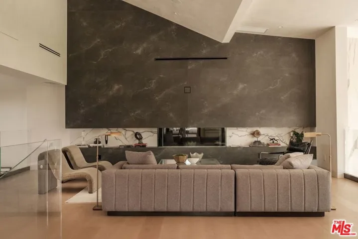 19378 Lemmer Drive, Tarzana, California 91356