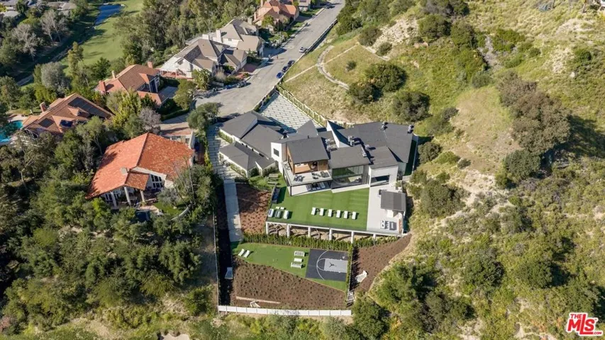19378 Lemmer Drive, Tarzana, California 91356
