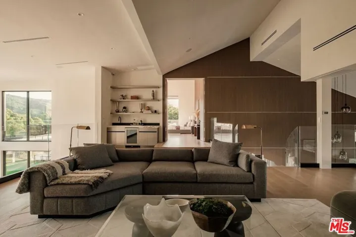 19378 Lemmer Drive, Tarzana, California 91356