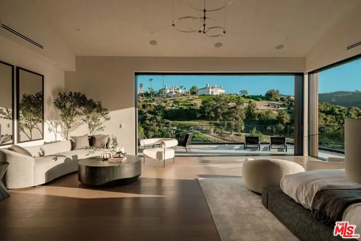 19378 Lemmer Drive, Tarzana, California 91356