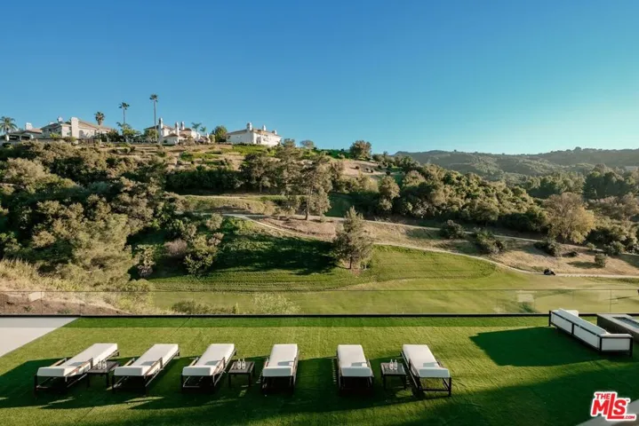 19378 Lemmer Drive, Tarzana, California 91356