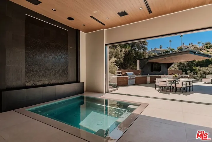19378 Lemmer Drive, Tarzana, California 91356
