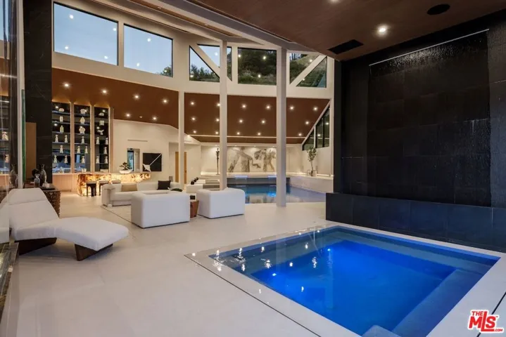 19378 Lemmer Drive, Tarzana, California 91356