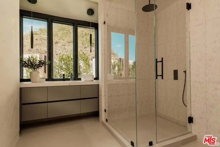 19378 Lemmer Drive, Tarzana, California 91356