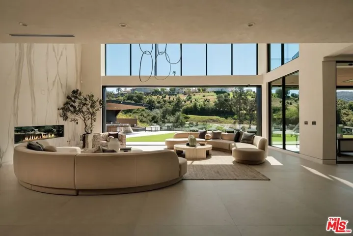 19378 Lemmer Drive, Tarzana, California 91356