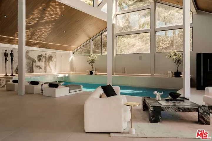 19378 Lemmer Drive, Tarzana, California 91356