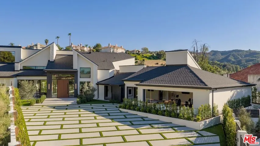 19378 Lemmer Drive, Tarzana, California 91356