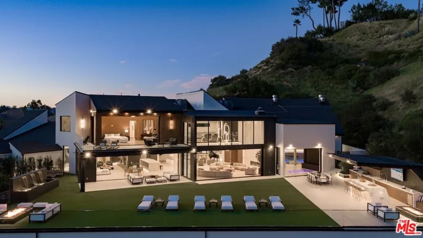 19378 Lemmer Drive, Tarzana, California 91356