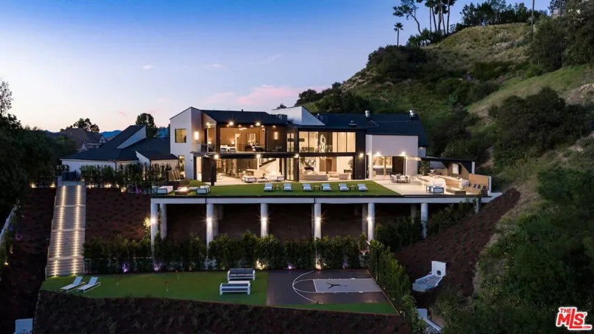 19378 Lemmer Drive, Tarzana, California 91356