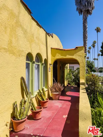 3857 2nd Avenue, Los Angeles, California 90008