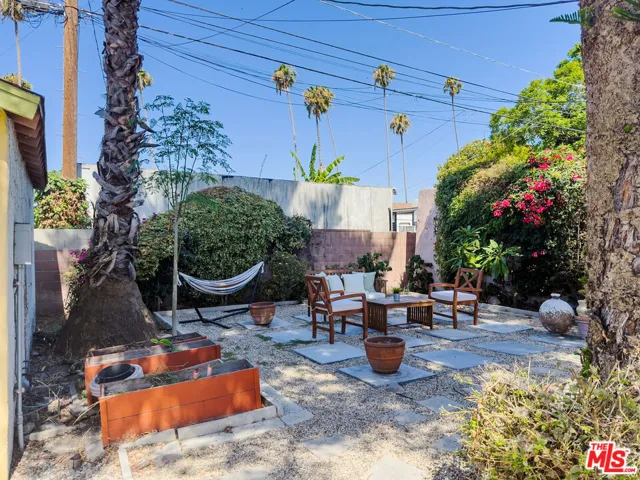 3857 2nd Avenue, Los Angeles, California 90008