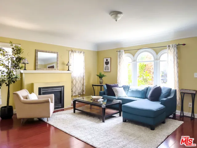 3857 2nd Avenue, Los Angeles, California 90008