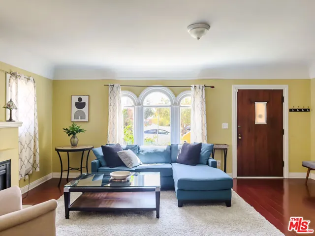 3857 2nd Avenue, Los Angeles, California 90008
