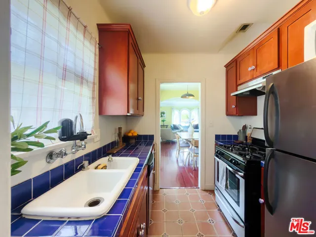 3857 2nd Avenue, Los Angeles, California 90008