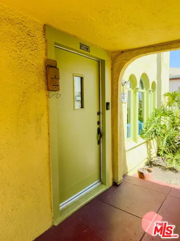 3857 2nd Avenue, Los Angeles, California 90008