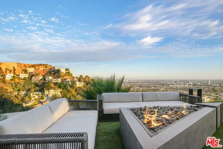 1500 Viewsite Terrace, Los Angeles, California 90069