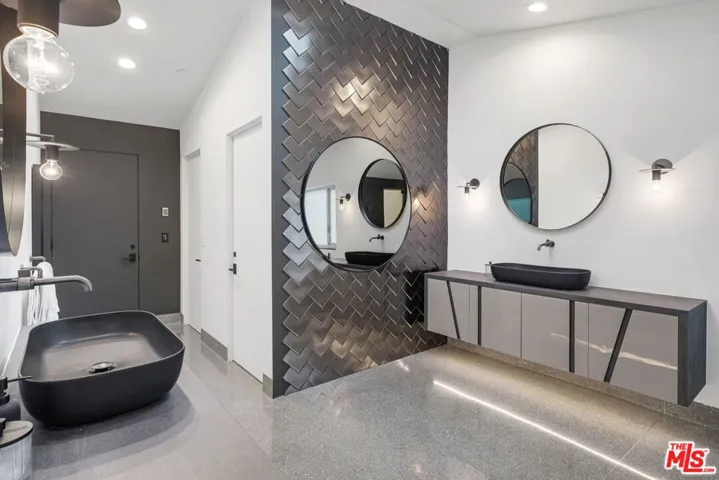 1500 Viewsite Terrace, Los Angeles, California 90069