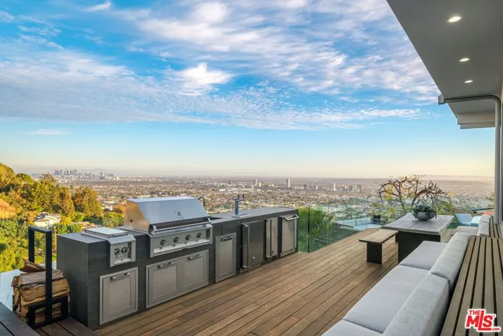 1500 Viewsite Terrace, Los Angeles, California 90069