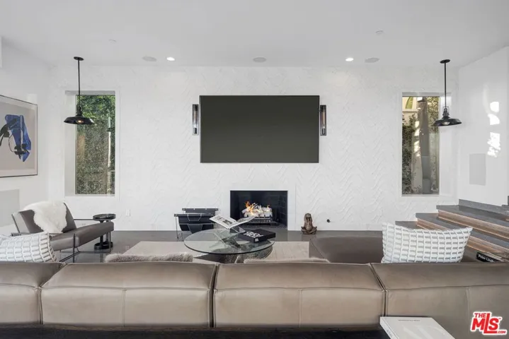 1500 Viewsite Terrace, Los Angeles, California 90069
