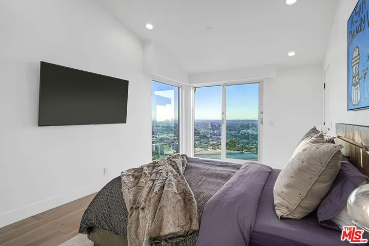 1500 Viewsite Terrace, Los Angeles, California 90069