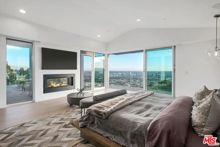 1500 Viewsite Terrace, Los Angeles, California 90069