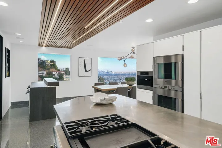 1500 Viewsite Terrace, Los Angeles, California 90069