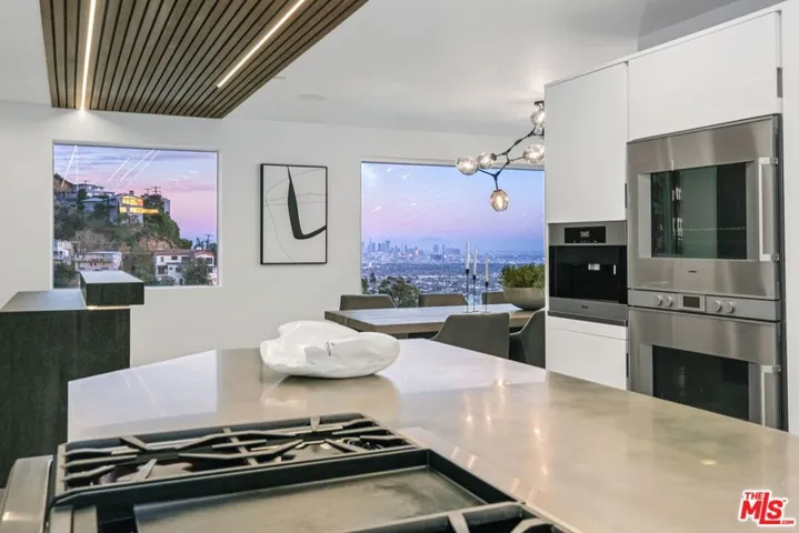 1500 Viewsite Terrace, Los Angeles, California 90069