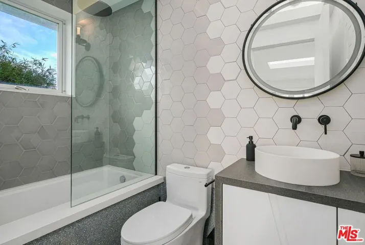 1500 Viewsite Terrace, Los Angeles, California 90069