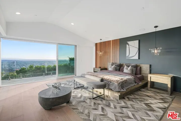 1500 Viewsite Terrace, Los Angeles, California 90069