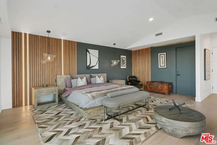 1500 Viewsite Terrace, Los Angeles, California 90069