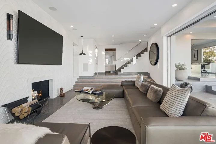 1500 Viewsite Terrace, Los Angeles, California 90069