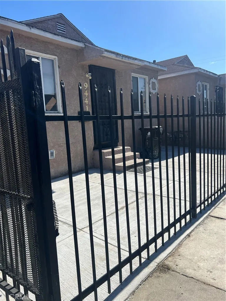 9435 S Western