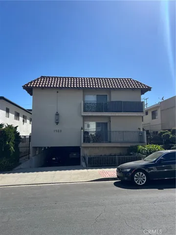 1329 Barry Avenue 3, Los Angeles, California 90025