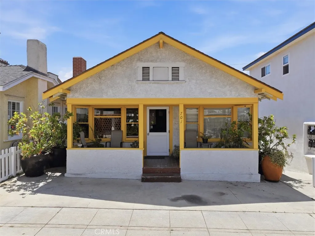 701 Manhattan Ave