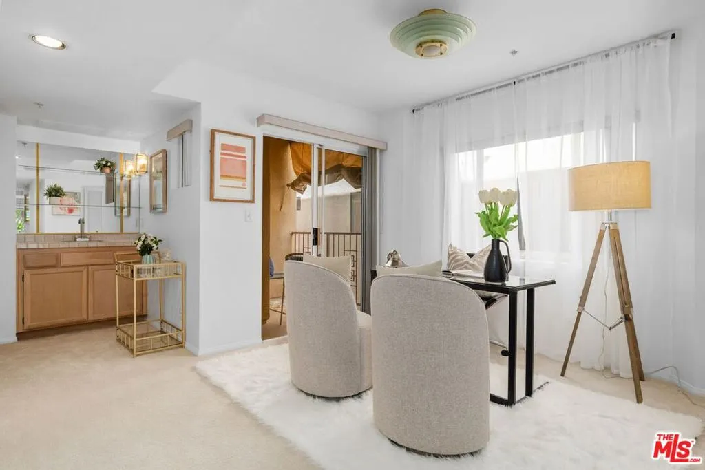 Bonus space for office/den etc