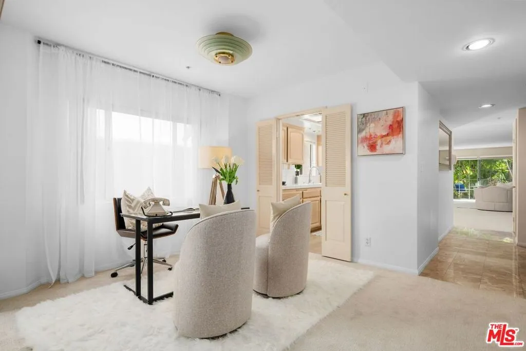 Bonus space for office/den etc