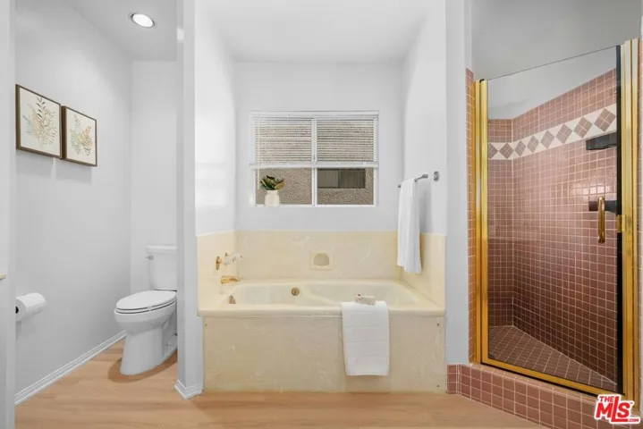 Primary bath w/ shower + tub