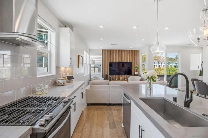 2854 Avella, San Diego, California 92108