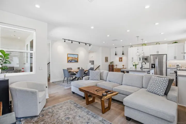 2854 Avella, San Diego, California 92108