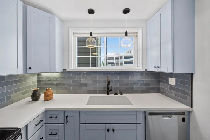 4204 3rd 7, San Diego, California 92103