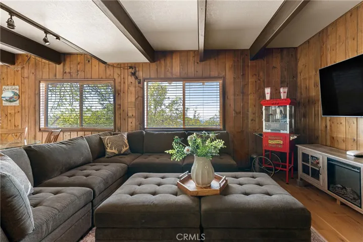 1403 Yosemite, Lake Arrowhead, California 92352
