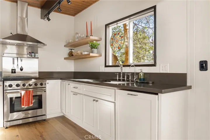 1403 Yosemite, Lake Arrowhead, California 92352