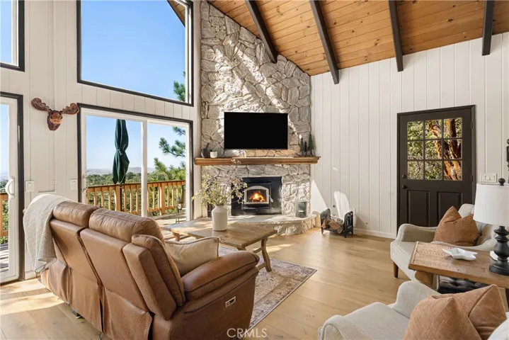 1403 Yosemite, Lake Arrowhead, California 92352