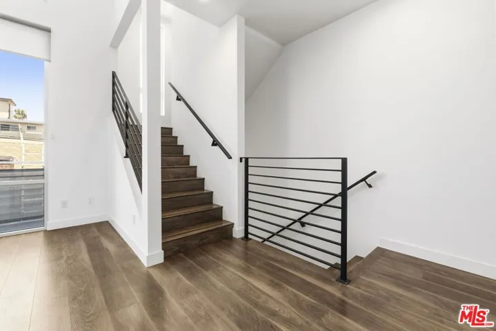 6021 W Beachwood Lane, Los Angeles, California 90038